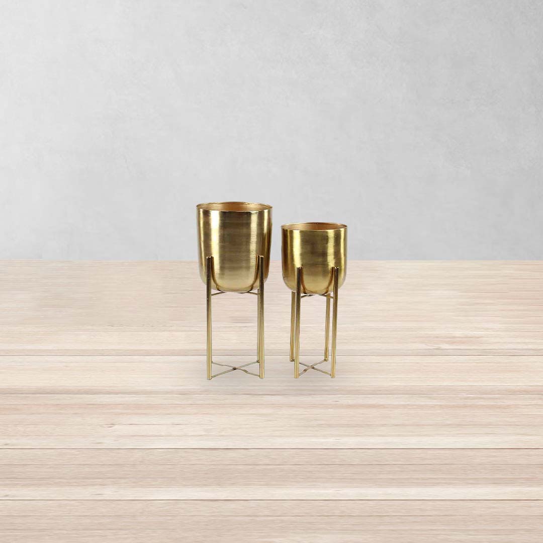Macetas Decorativas para Sala - Juego Maceta con Base Metal Dorado | CREATA Muebles