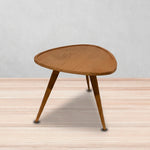 Back Mesa lateral triangular Renzo en madera Encino laca bellota | CREATA MUEBLES